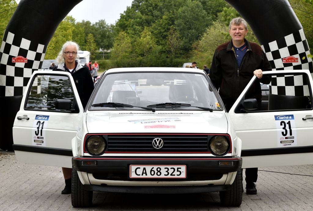 De regerende danmarksmestre Poul og Hanne Juhl-Godballe fra Ry har på rekordtid kørt sig op i toppen med deres VW Golf GT fra 1988
(Foto: Michael Eisenberg)